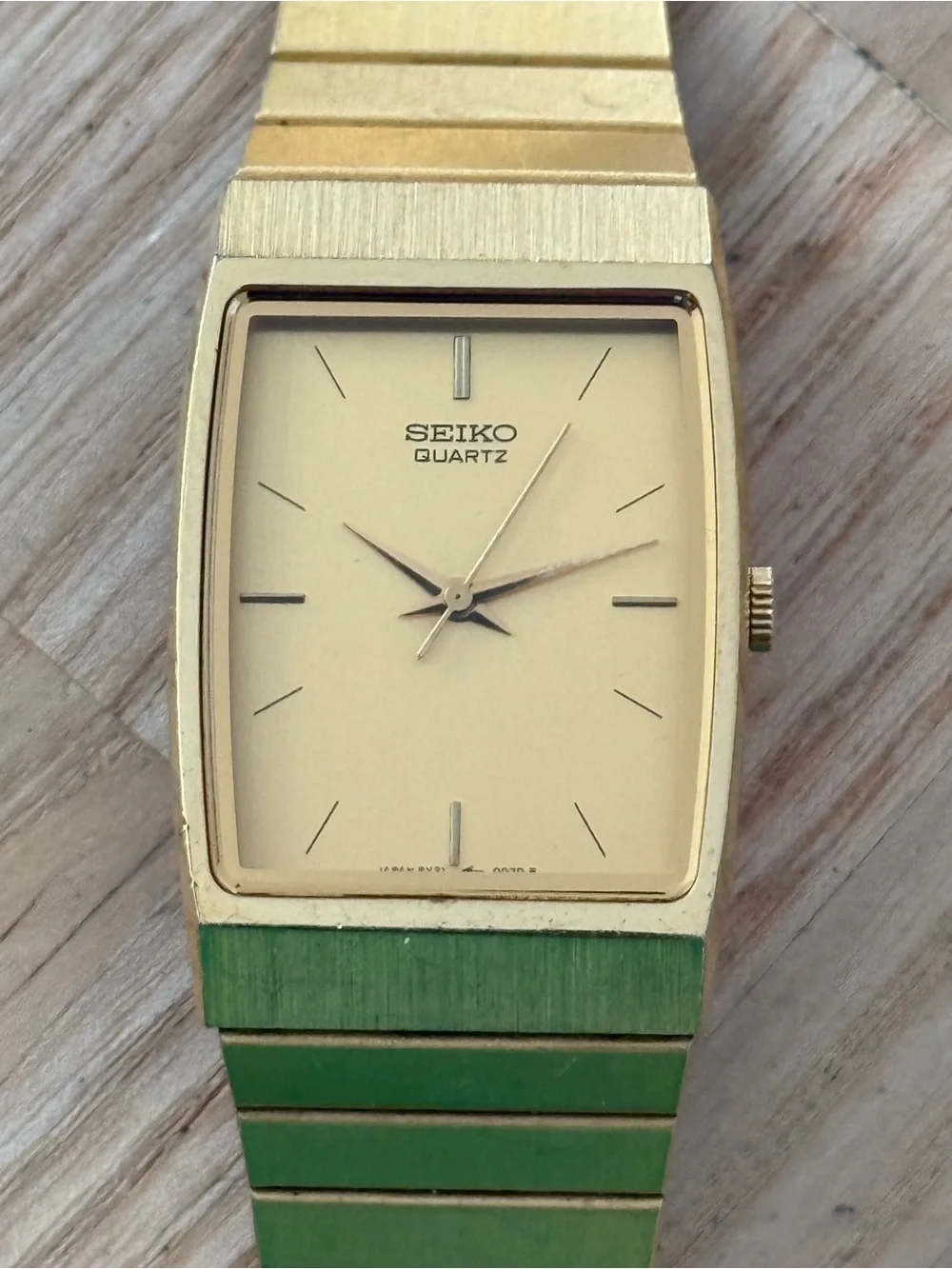 Seiko Vintage Tank Watch Gold Plated Adjustable Bracelet Case Gold-Tone Dial